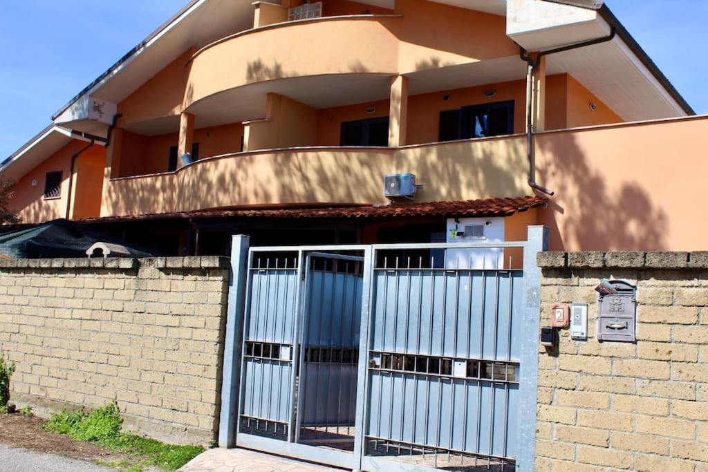 Ferienwohnung The Garden House Fco, Self Check In And Free Private Parking Fiumicino Exterior foto